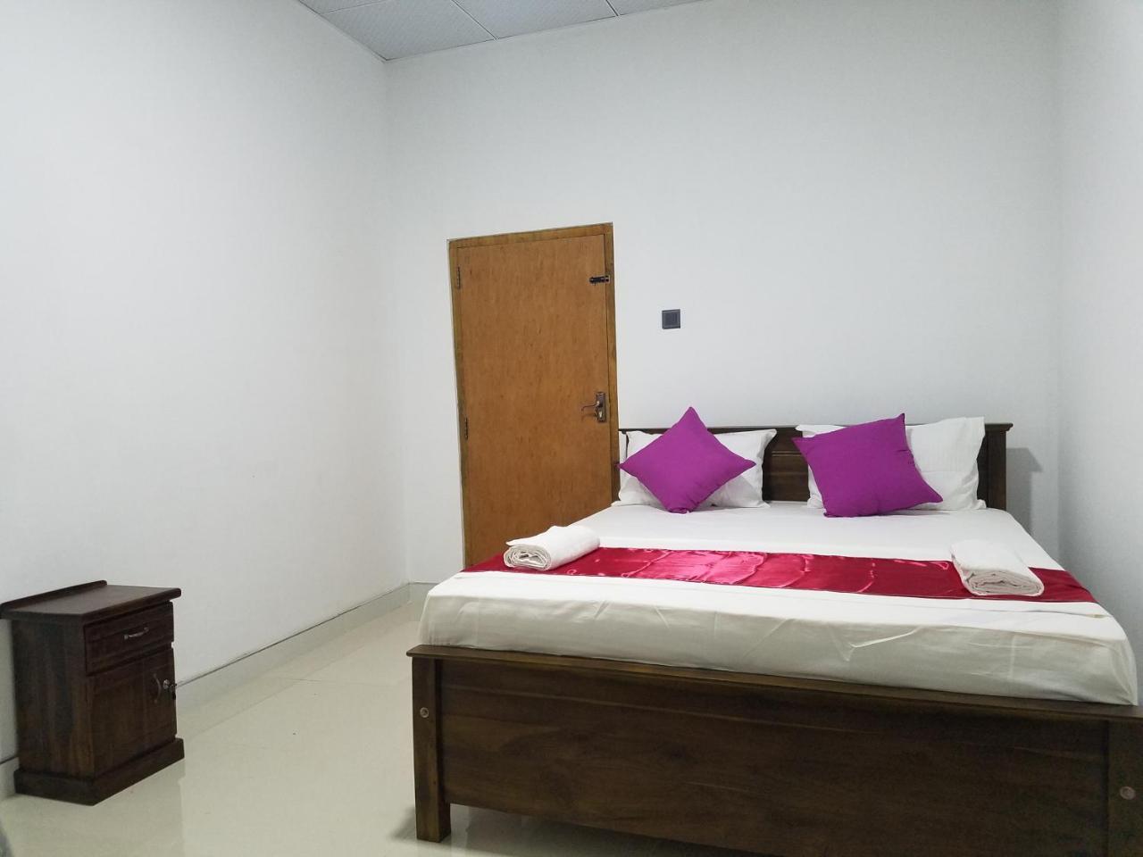 Yashumi Homestay Dambulla Exterior photo